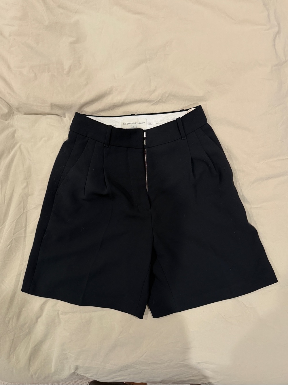 Aritzia The Effortless Short Long - Crepette